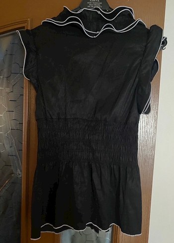 Siyah Fırfırlı Gotik V Yaka Bluz - Görsel 2