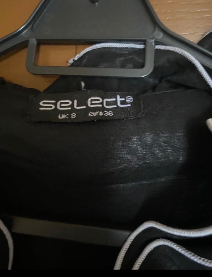 Siyah Fırfırlı Gotik V Yaka Bluz - Görsel 3