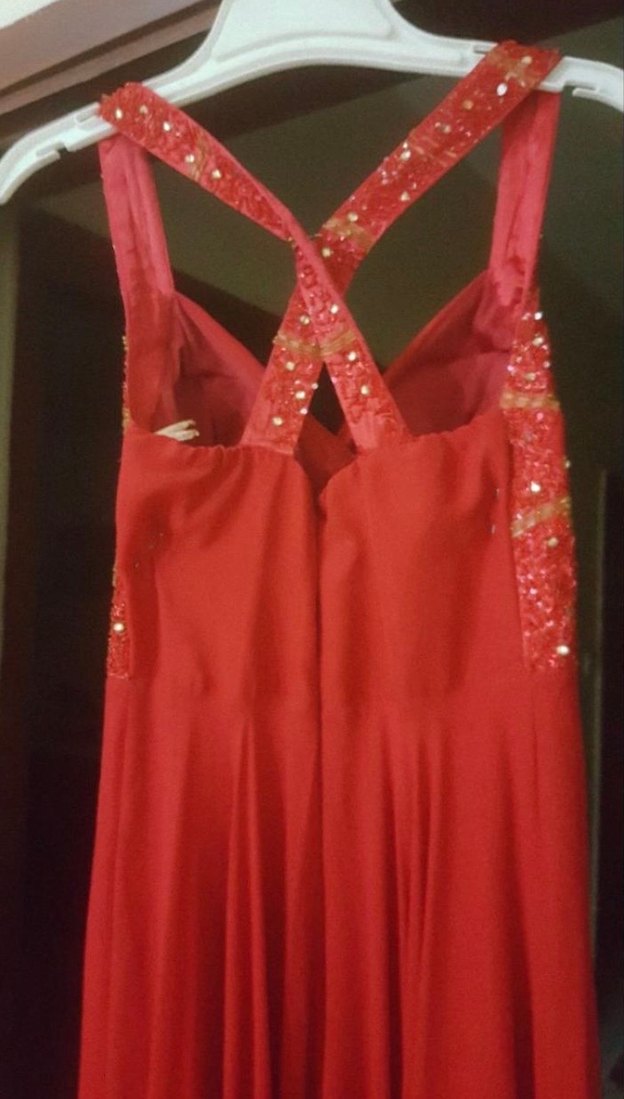 Kırmızı Nakışlı Uzun V Yaka Abiye Elbise - Görsel 3