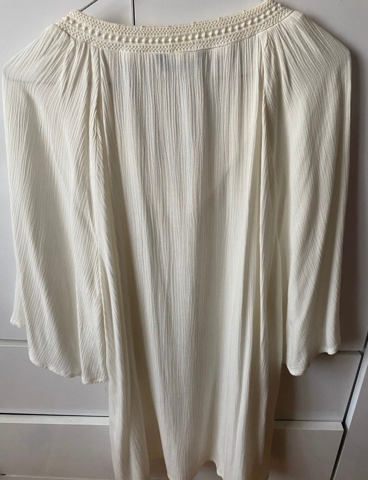 Kadın Beyaz V Yaka Pliseli Keten Bluz - Görsel 2