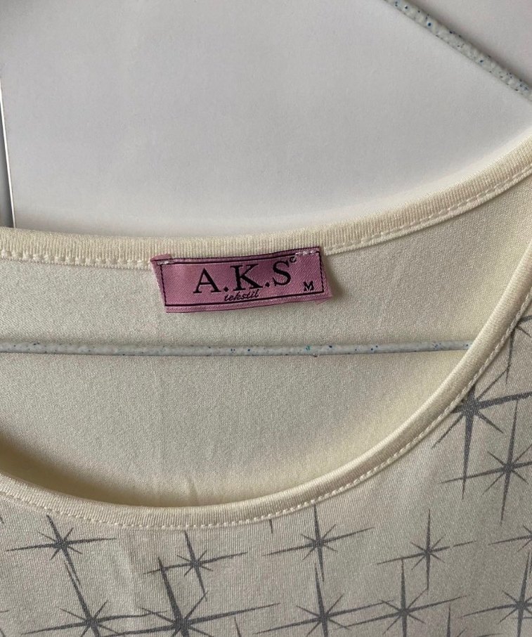 Beyaz Baskılı Kadın Tişört - Görsel 3