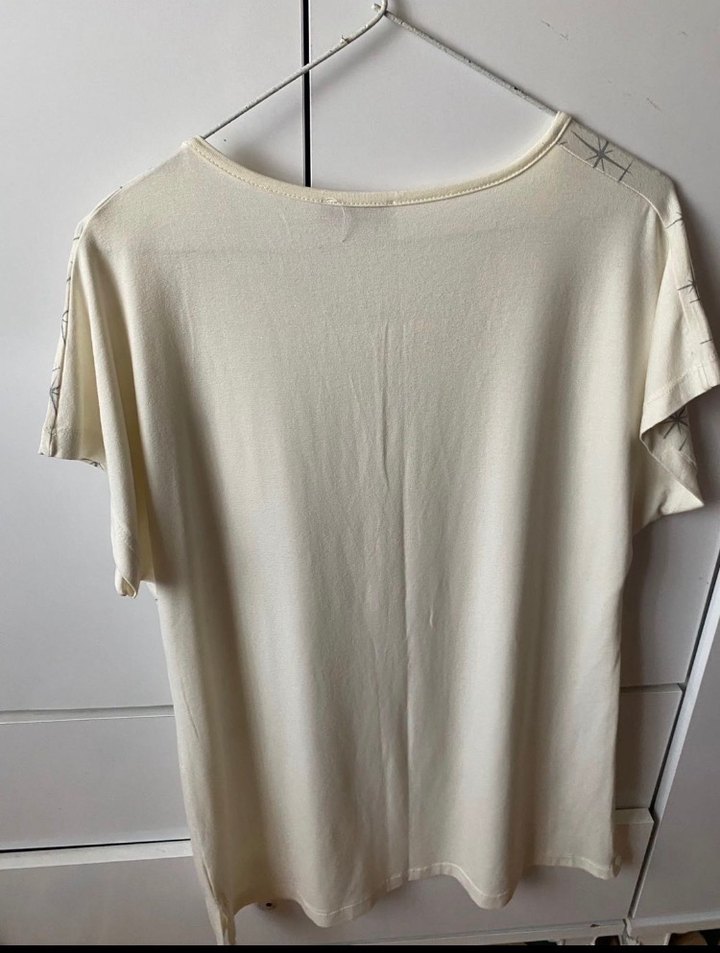 Beyaz Baskılı Kadın Tişört - Görsel 2