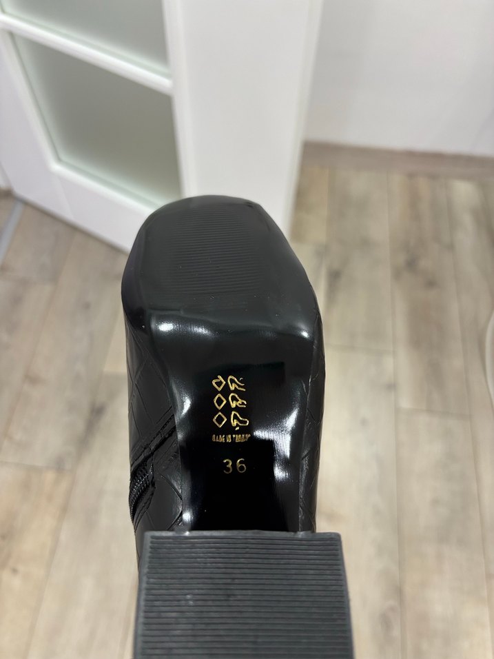 Deri Siyah Yılan Desenli Topuklu Bot - Görsel 2