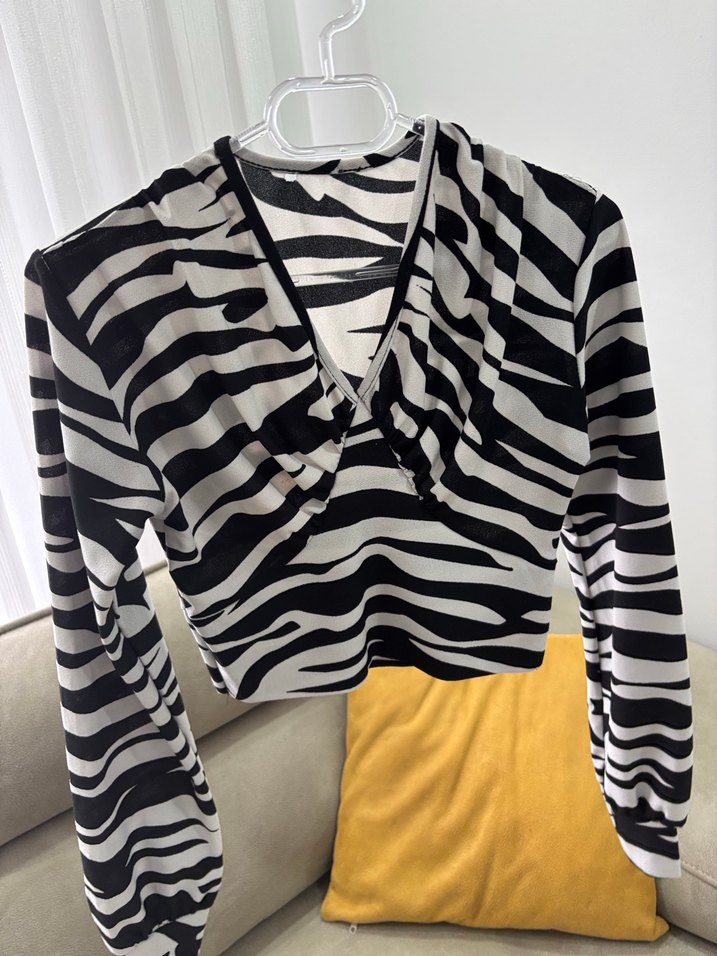 Zebra Desenli V Yaka Uzun Kollu Mini Bluz - Görsel 2