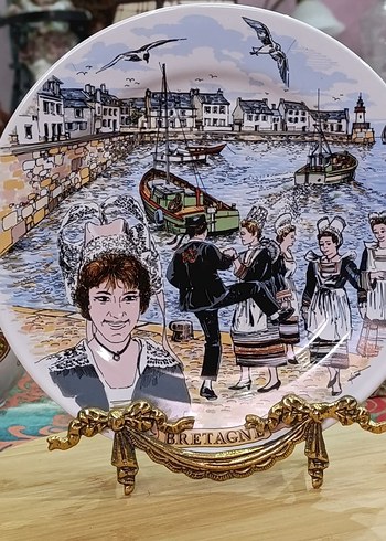 Bretagne Temalı Renkli Dekoratif Tabak - Görsel 2