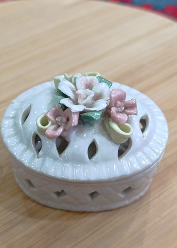 Beyaz Porselen Kapaklı Sepet - Görsel 2