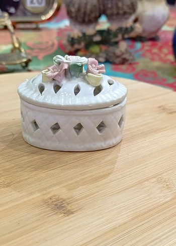 Beyaz Porselen Kapaklı Sepet - Görsel 3