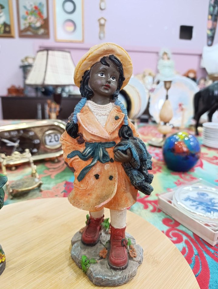 Renkli Çocuk Figürin - Görsel 2