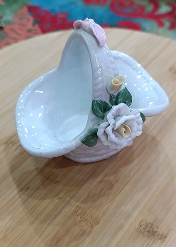 Beyaz Çiçekli Seramik Dekoratif Biblo - Görsel 2