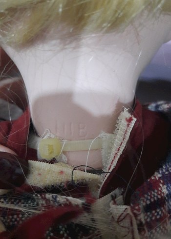 Porselen Bordo Ekoseli Elbiseli Bebek - Görsel 4