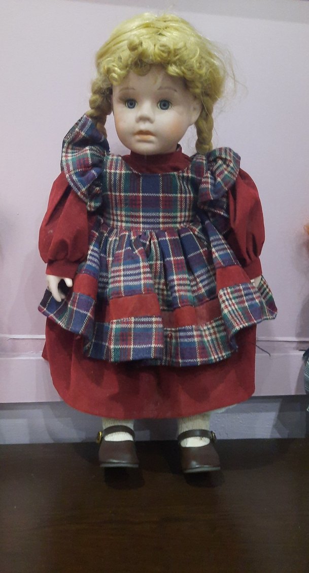 Porselen Bordo Ekoseli Elbiseli Bebek - Görsel 2