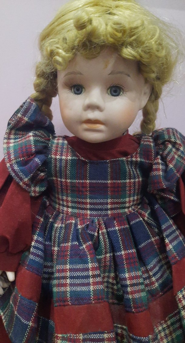 Porselen Bordo Ekoseli Elbiseli Bebek - Görsel 3