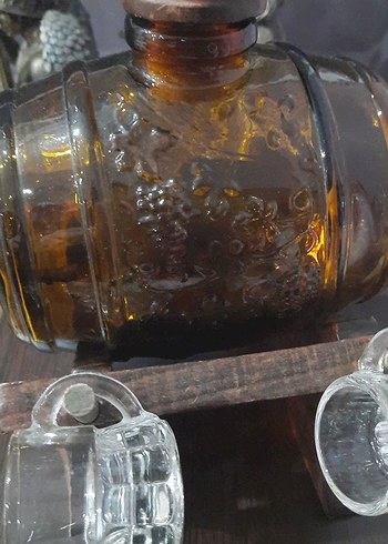 Bej Renkli Ahşap Standlı Koyu Renkli Şişe - Görsel 5