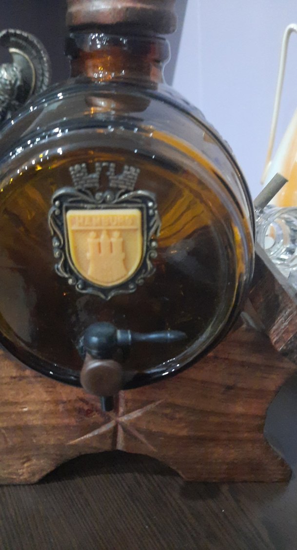 Bej Renkli Ahşap Standlı Koyu Renkli Şişe - Görsel 2