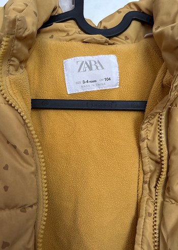 Kapüşonlu Sarı Baskılı Çocuk Mont - Görsel 4