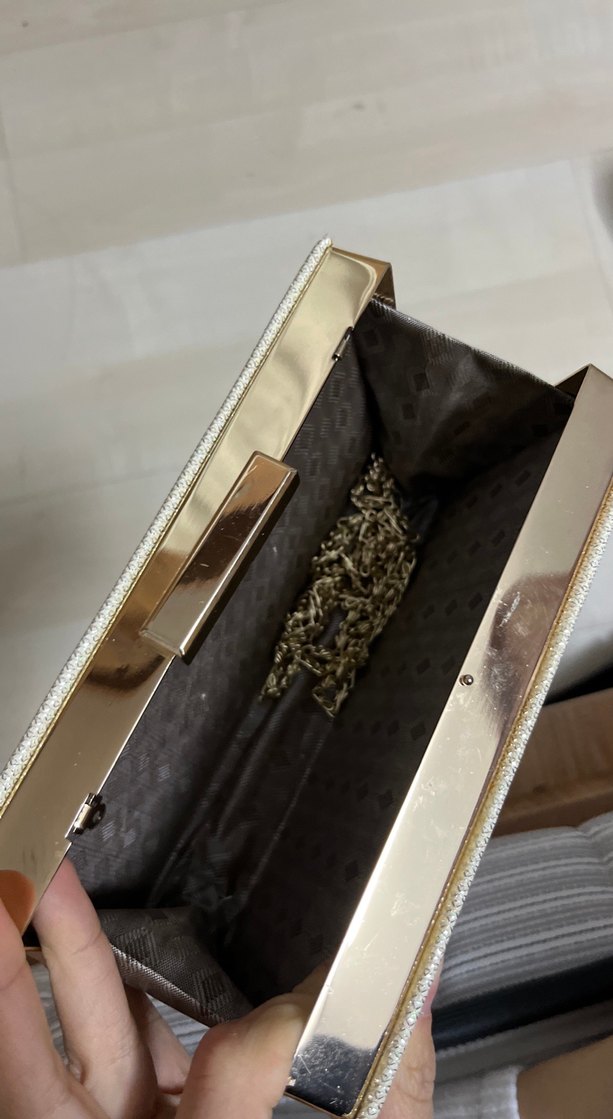 Zincir Detaylı Beyaz Yılan Desenli Kadın Portföy Çanta - Görsel 2