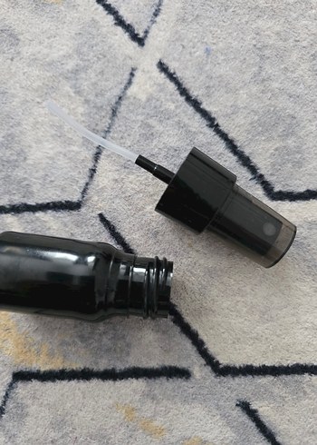 Beyaz siyah parfüm Şişesi - Görsel 4