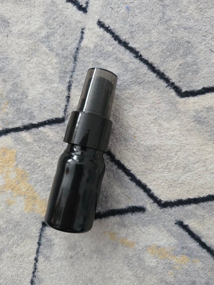 Beyaz siyah parfüm Şişesi - Görsel 3