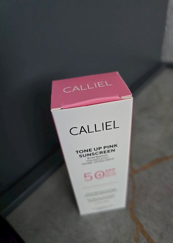 CALLİEL Ton Eşitleyici Renkli Güneş Kremi SPF 50+ 50 ml - Görsel 2