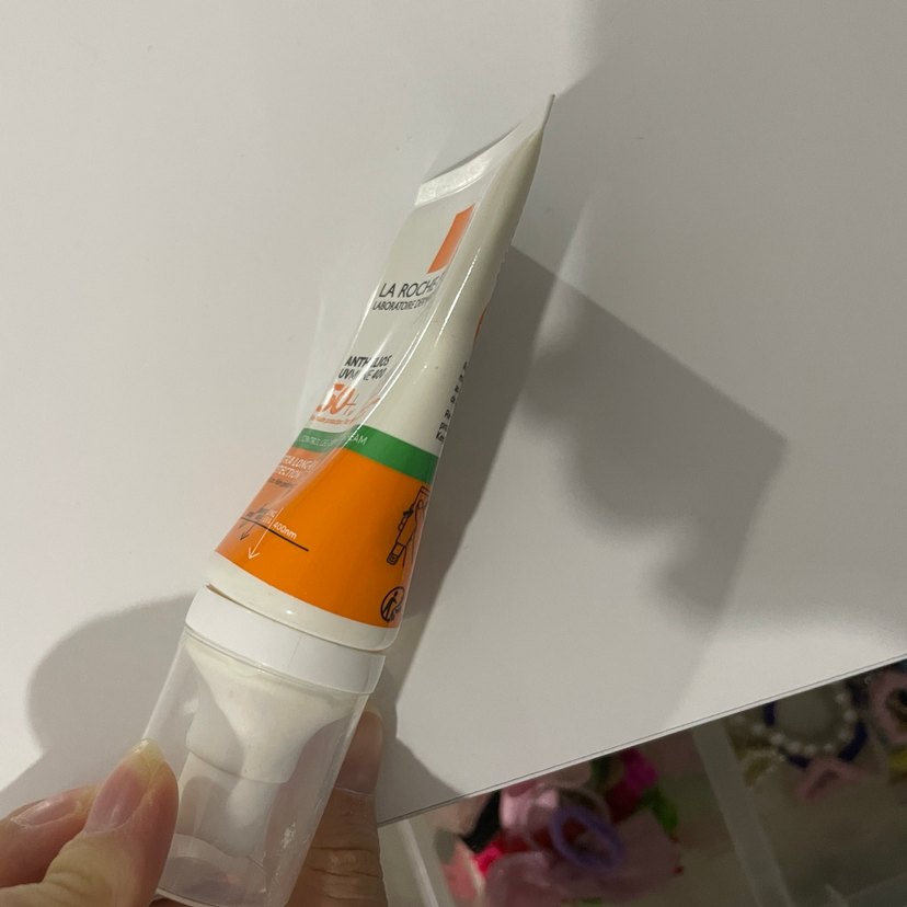 La Roche Posay Anthelios Uvmune 400 SPF50+ Yüz Güneş Kremi 50 ml - Görsel 3