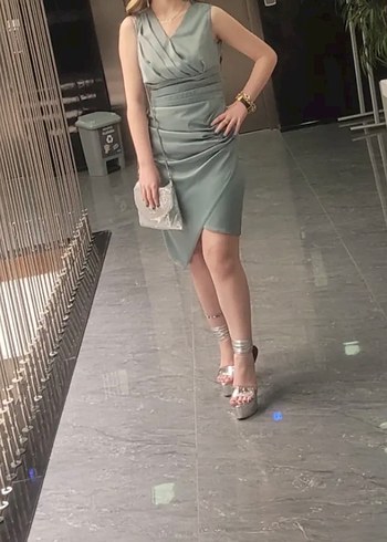 Mavi saten elbise - Görsel 2