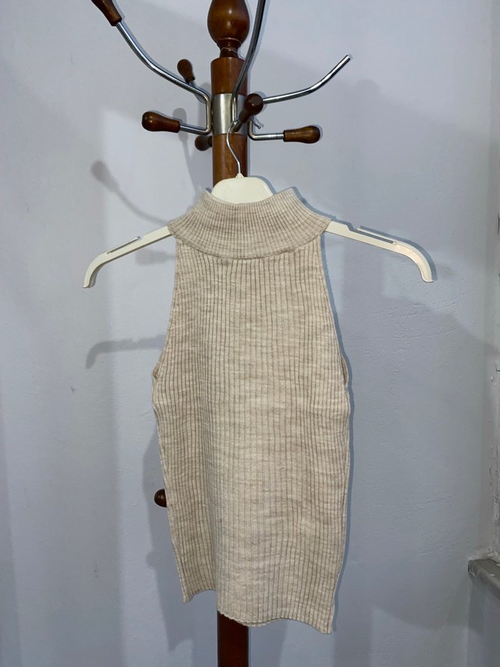 Bej Kadın Kolsuz Yarım Boğazlı Örgü Süveter - Görsel 2