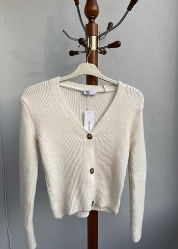 Düğmeli Siyah V-Yaka Kadın Hırka - Görsel 2