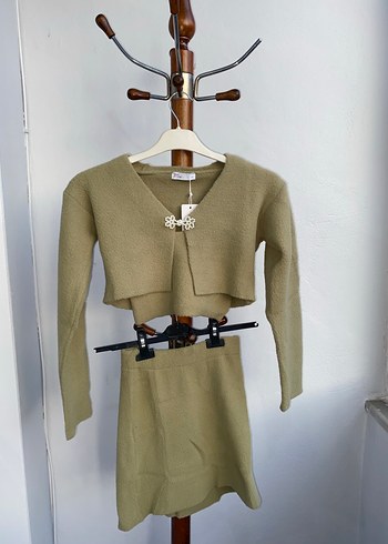 Haki rengi etek ve üst takım - Görsel 2