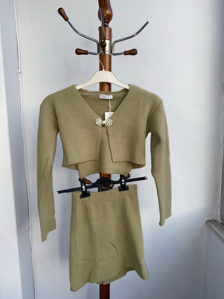 Haki rengi etek ve üst takım - Görsel 2