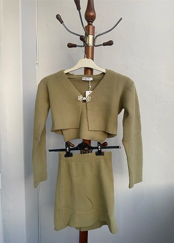 Kızlar için Bej Triko Bolero ve Etek Takımı - Görsel 2