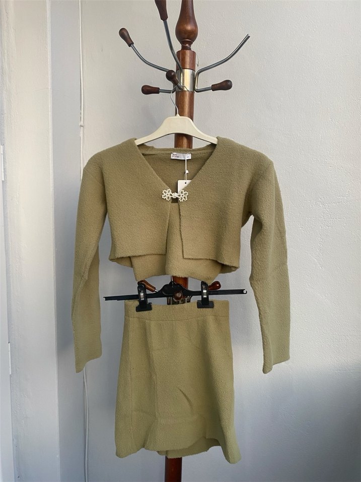 Kızlar için Bej Triko Bolero ve Etek Takımı - Görsel 2