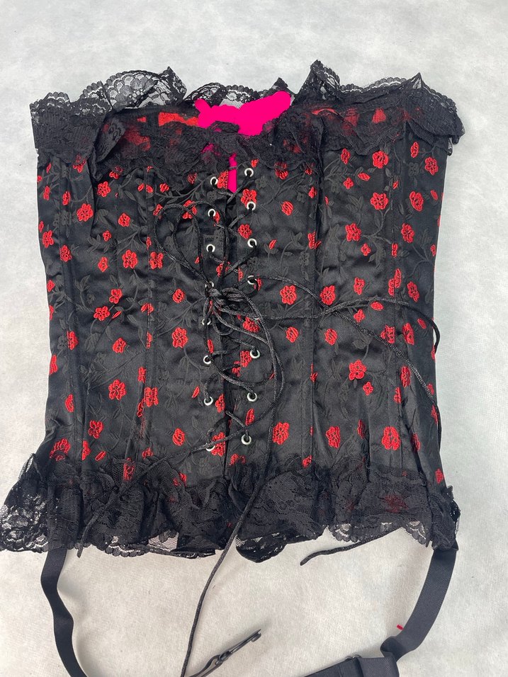 Düğmeli Kırmızı Nakışlı Jartiyer Takım - Görsel 2