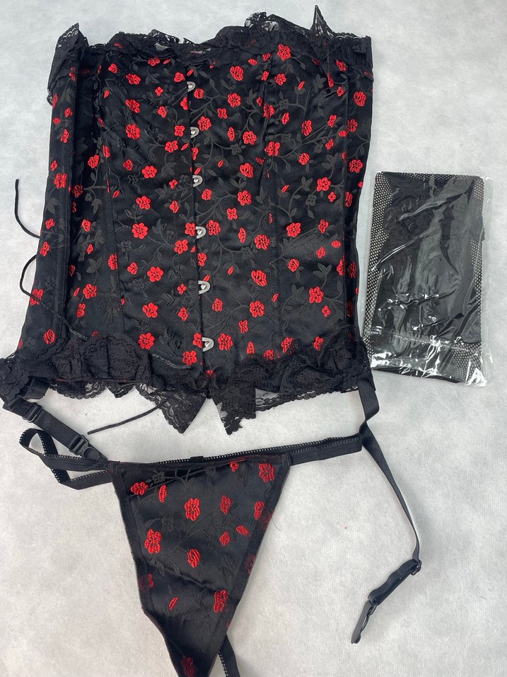 Düğmeli Kırmızı Nakışlı Jartiyer Takım - Görsel 4