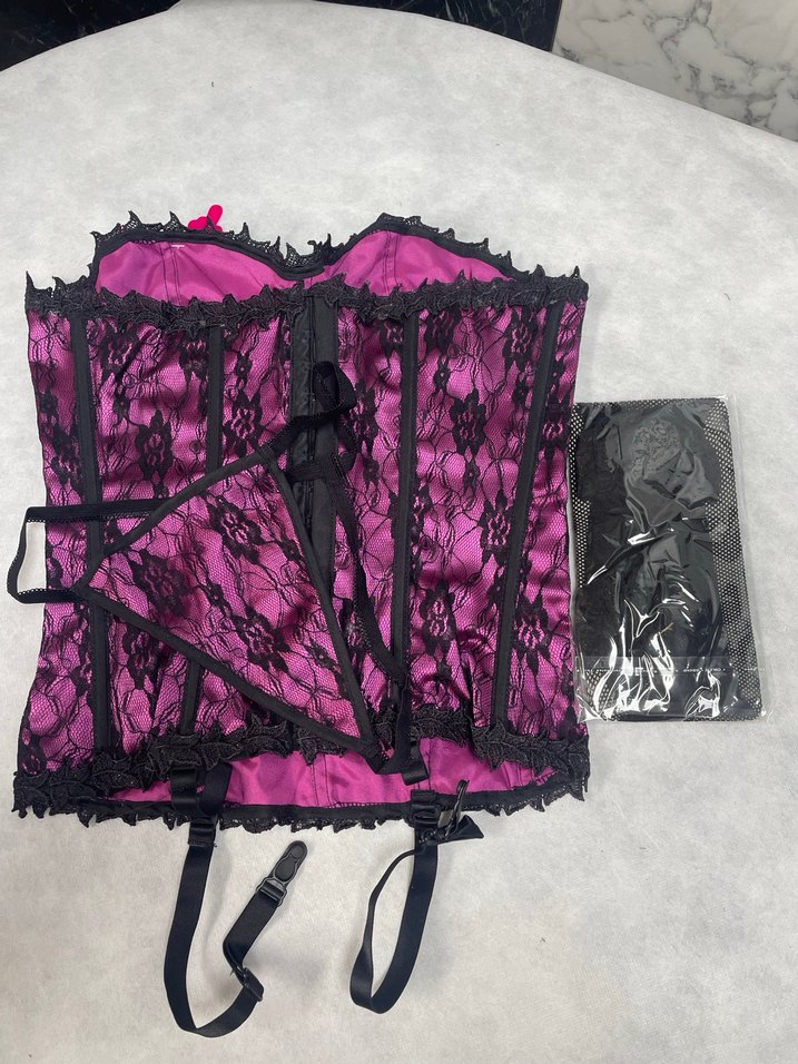 Dantel Detaylı Pembe Gotik Straplez Büstiyer - Görsel 3