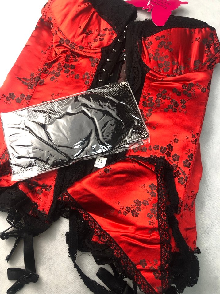 Kırmızı Dantel Detaylı Gotik Straplez Büstiyer - Görsel 3