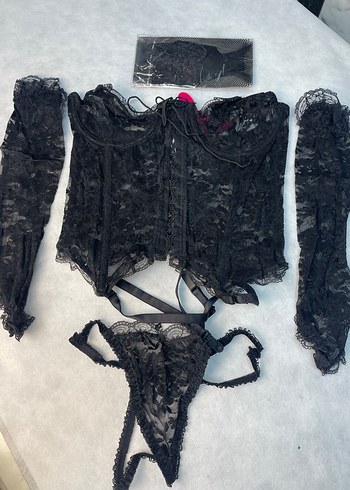 Siyah Dantelli Gotik Straplez Büstiyer - Görsel 3