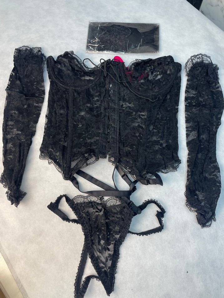 Siyah Dantelli Gotik Straplez Büstiyer - Görsel 3