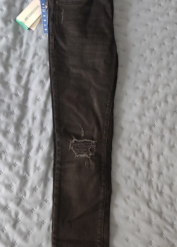 Kadın Siyah Yırtık Dar Kesim Kot Pantolon - Görsel 3