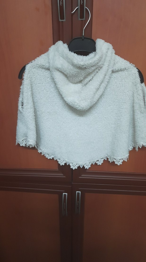 Kız Çocuk Düğmeli Beyaz Panço - Görsel 2