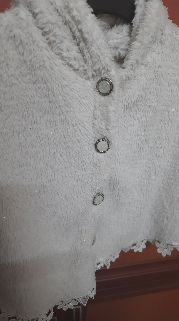 Kız Çocuk Düğmeli Beyaz Panço - Görsel 4