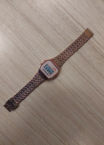 Parlak Altın Renk Dijital Saati - Görsel 4