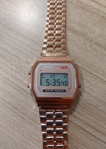 Parlak Altın Renk Dijital Saati - Görsel 3