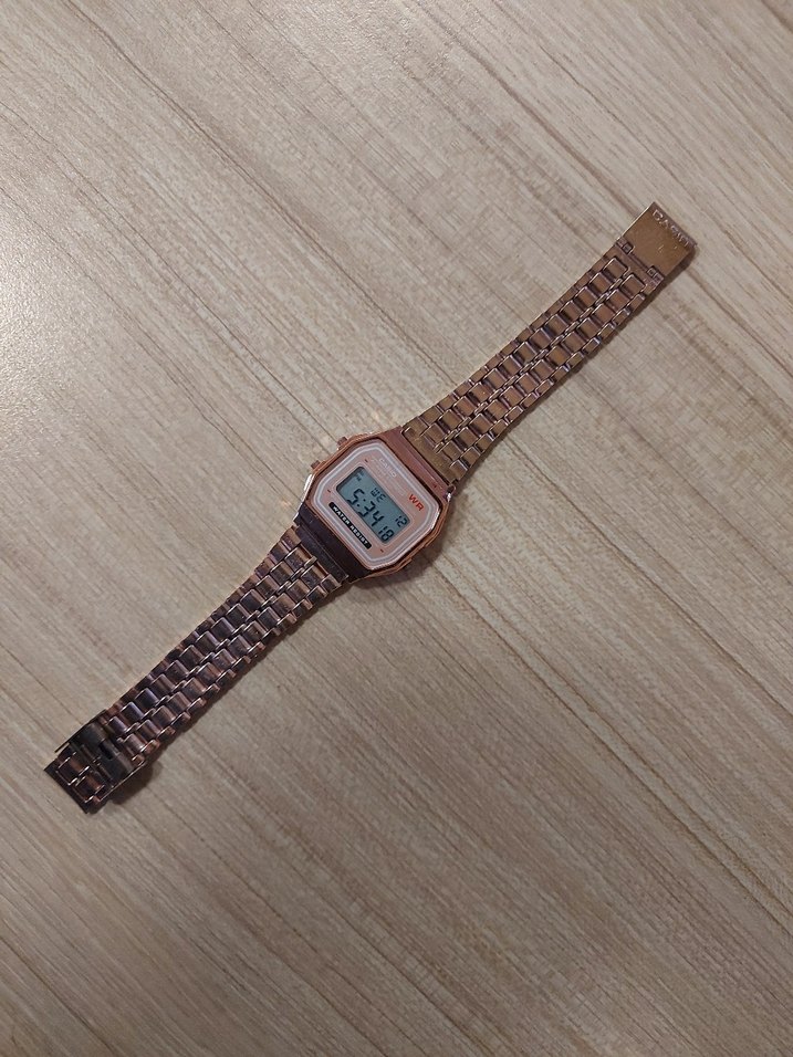 Parlak Altın Renk Dijital Saati - Görsel 4