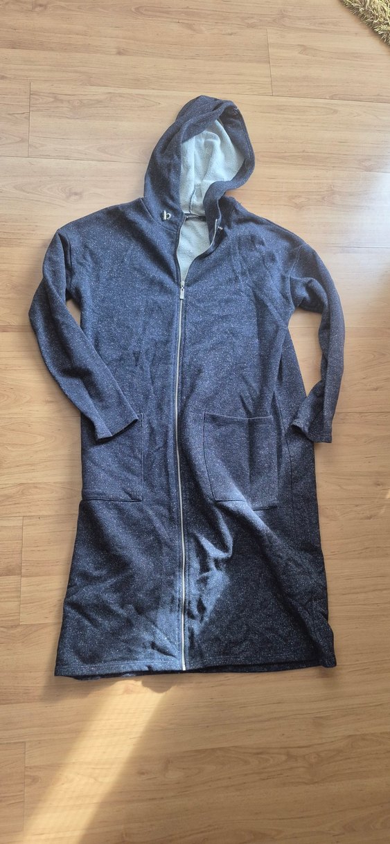 Gri Kapüşonlu Uzun Hamile Montu - Görsel 3