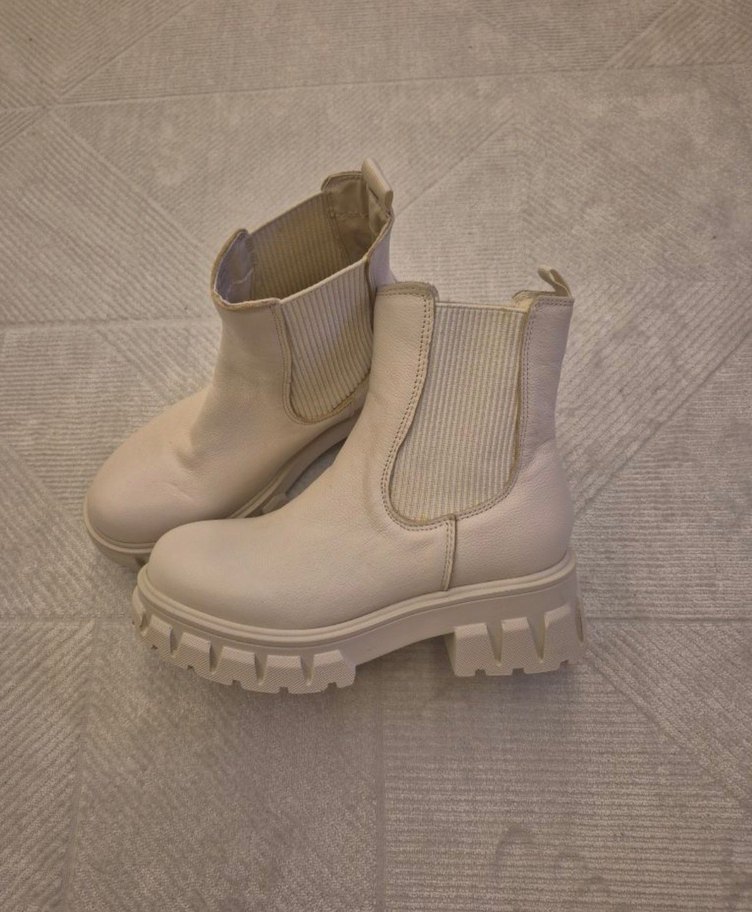 Beyaz Dolgu Topuklu Kadın Bot - Görsel 2