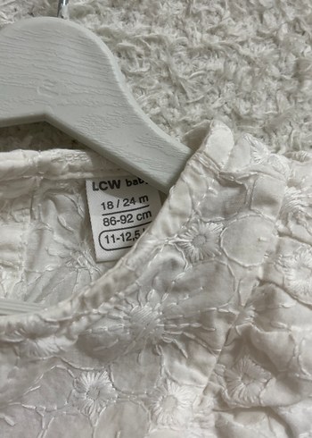 Kız Çocuk Beyaz Nakışlı Fırfırlı Elbise - Görsel 2