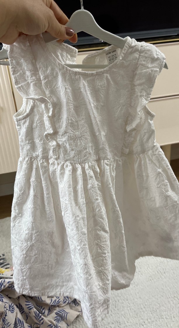 Kız Çocuk Beyaz Nakışlı Fırfırlı Elbise - Görsel 3