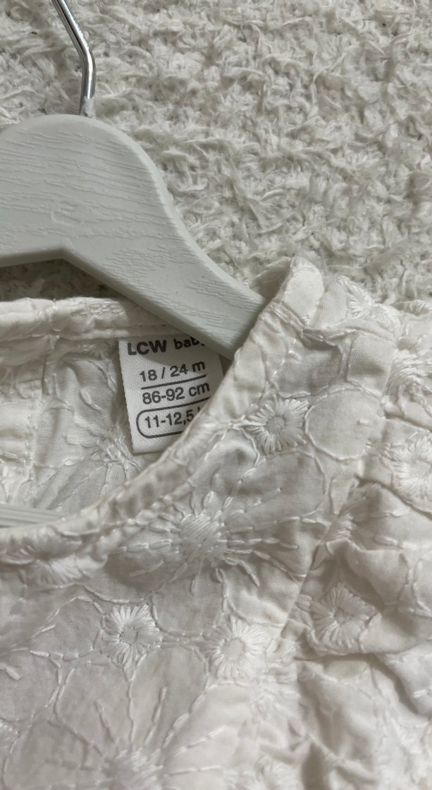 Kız Çocuk Beyaz Nakışlı Fırfırlı Elbise - Görsel 2