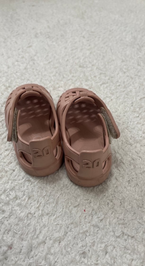 İğne 20 numara Kız Çocuk Bej Tokalı Sandalet - Görsel 2