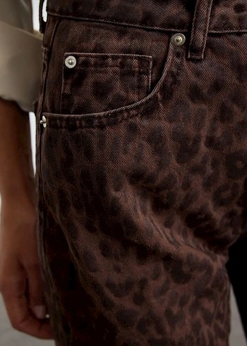 Kahverengi Leopar Desenli Deri Kadın Pantolon - Görsel 2